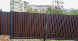 Купить распашные ворота из штакетника Бийск, цена от 2706 руб.
