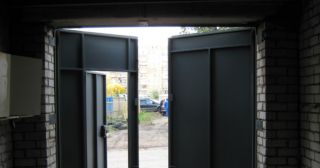 Купить гаражные ворота распашные Бийск, цена от 3829 руб.