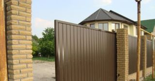 Купить откатные ворота из профнастила Бийск, цена от 1736 руб.