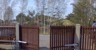 Купить распашные ворота из штакетника Бийск, цена от 2706 руб.